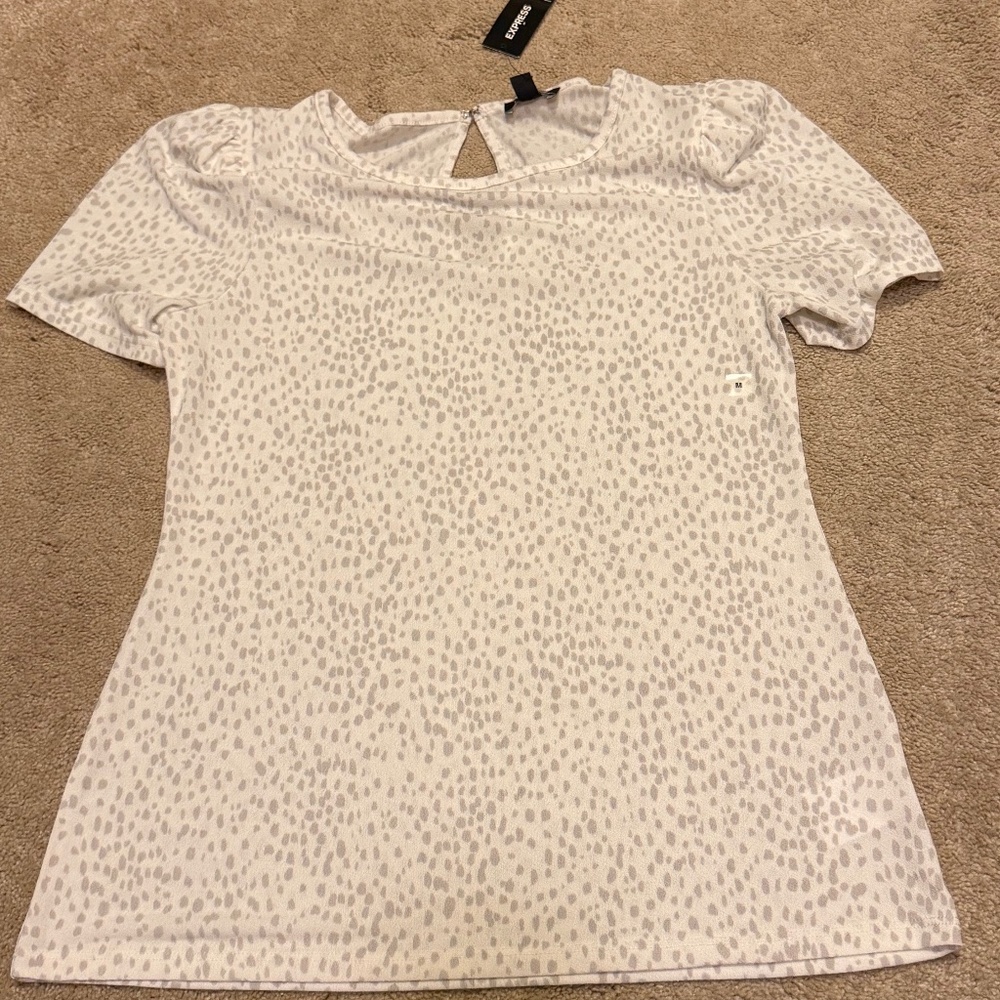 NWT Express brand size medium shortsleeved blouse